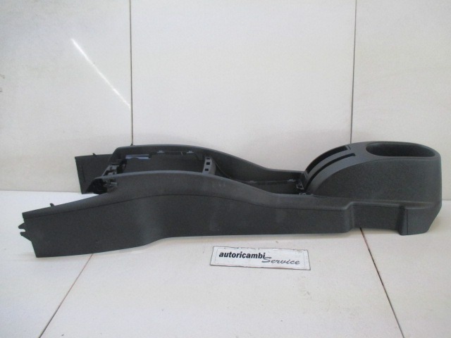 PLASTIKA MED SEDEZI BREZ NASLONJALA ROK OEM N. 9650071077 ORIGINAL REZERVNI DEL PEUGEOT 207 / 207 CC WA WC WD WK (2006 - 05/2009) BENZINA LETNIK 2008