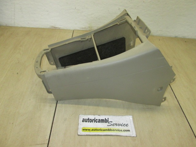PLASTIKA MED SEDEZI BREZ NASLONJALA ROK OEM N. 742050042 ORIGINAL REZERVNI DEL DR 5 (2007 - 07/2014) BENZINA/GPL LETNIK 2008